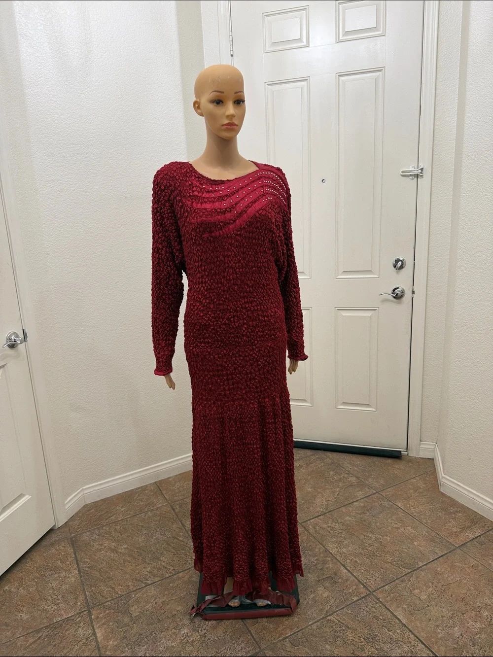 Mon Lize Paris France Gbarhel Textured Long Sleeve Maxi Dress Burgundy Silver